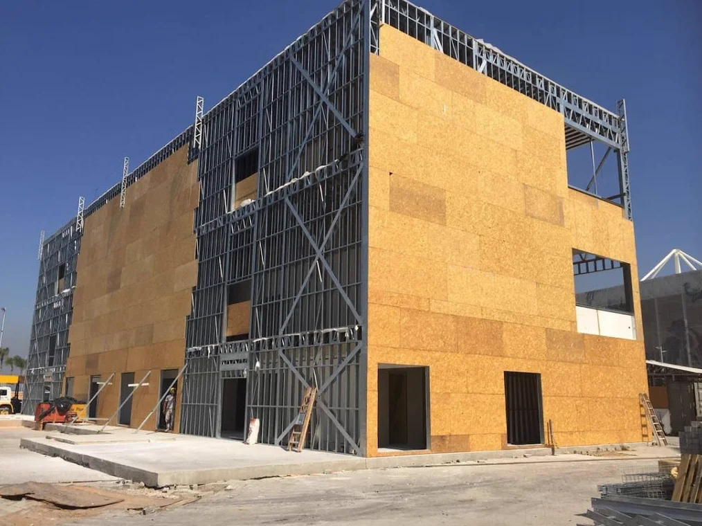 Obra em Steel Frame com fechamento em OSB